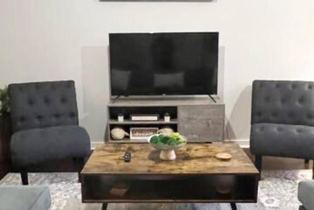 דירות שרלוט Townhouse In Uptown King Bed-Wi-Fi-Free Parking-Pool מראה חיצוני תמונה
